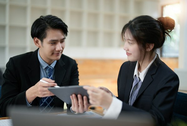 How to set up a UK-based augmented reality startup and navigate intellectual property laws?